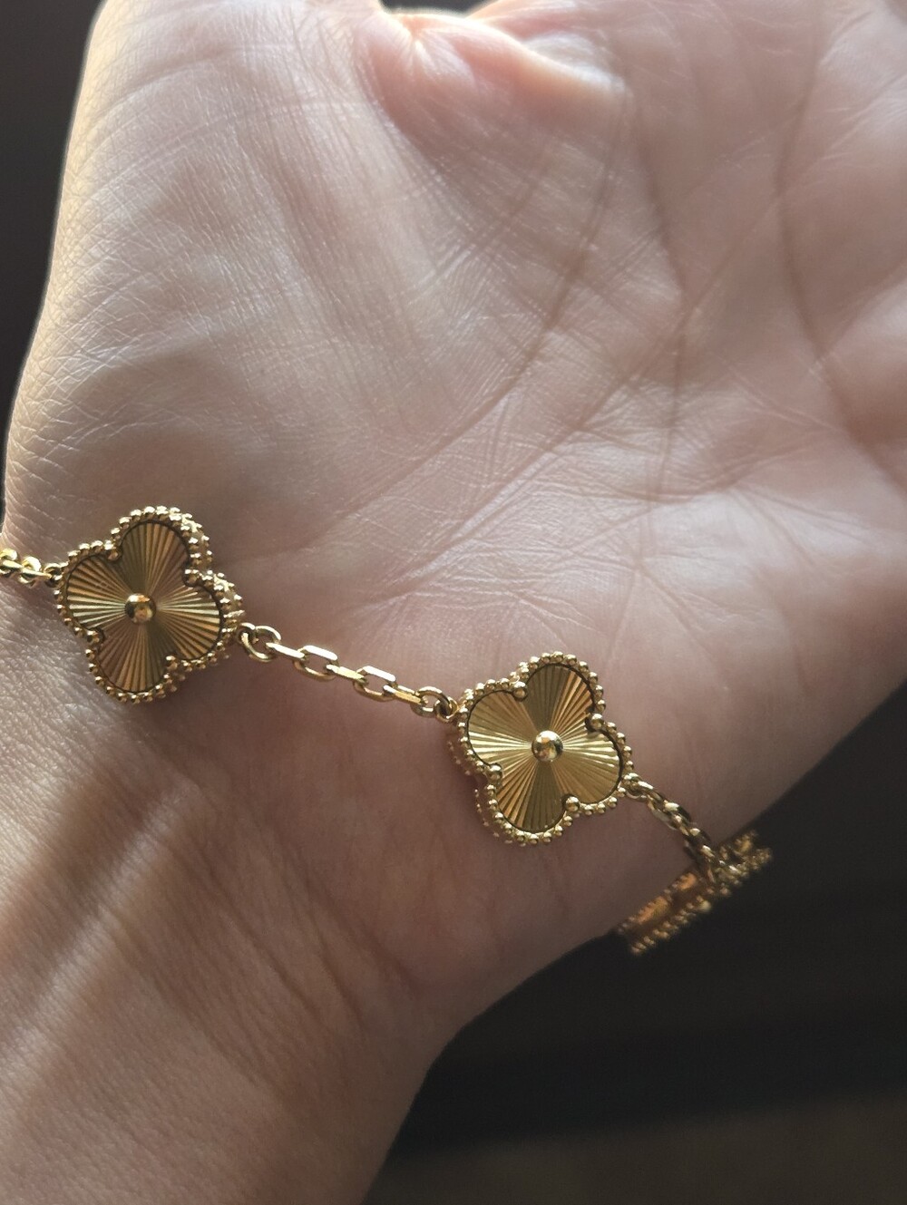 Gold Floral Clover Link Bracelet - Elegant Women's Jewelry - Picture 5 of 5